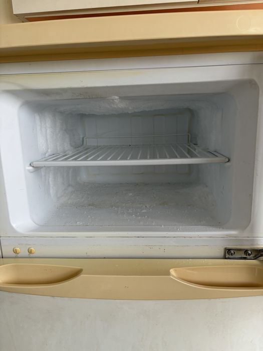 Хладилник  Crown