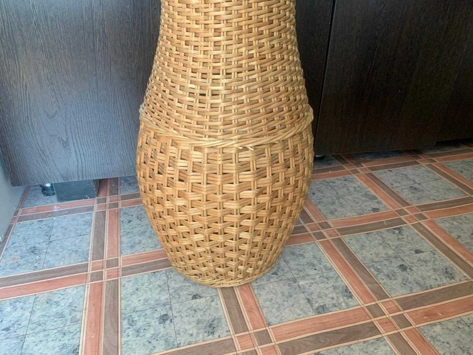 Плетёная ваза напольная
