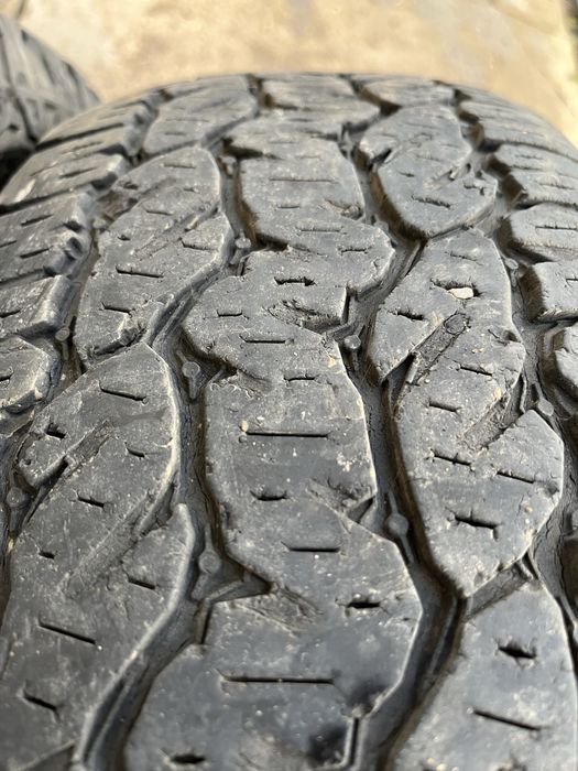 Продам шины б/у Уаз-Соболь