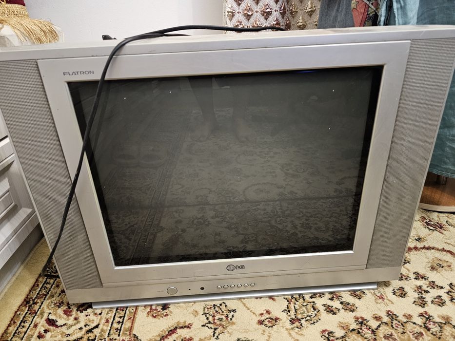 продается телевизор LG