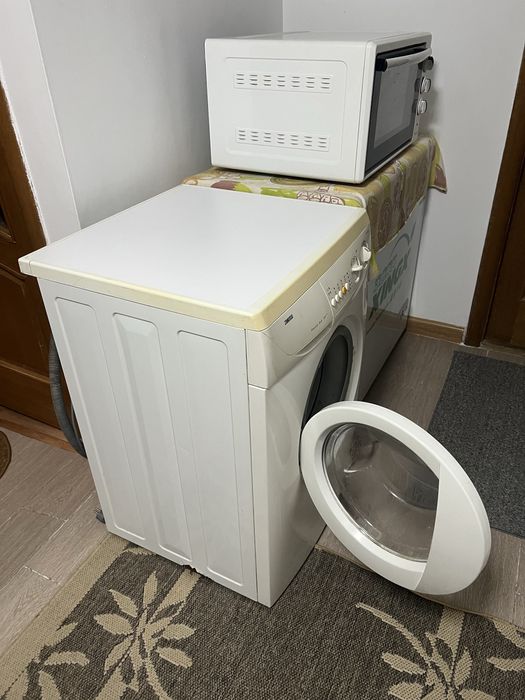 Стиральная машина в рабочем состоянии