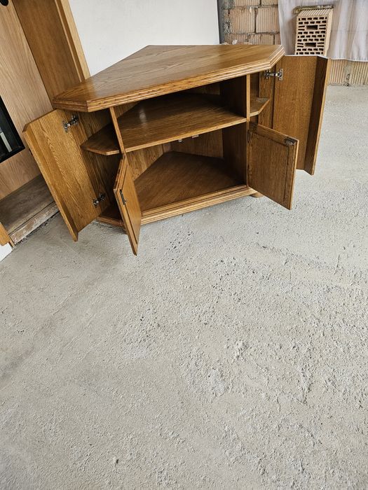 Comodă pe colț de lemn