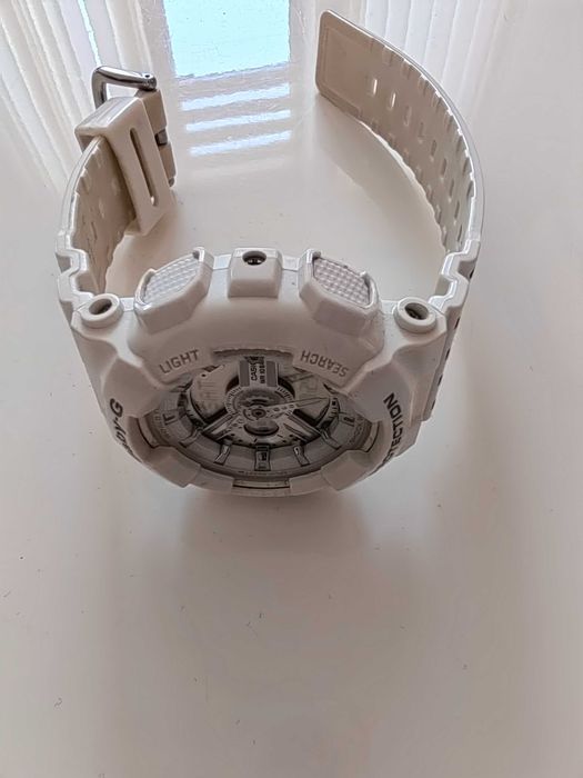 Продавам лимитиран  часовник G-SHOCK