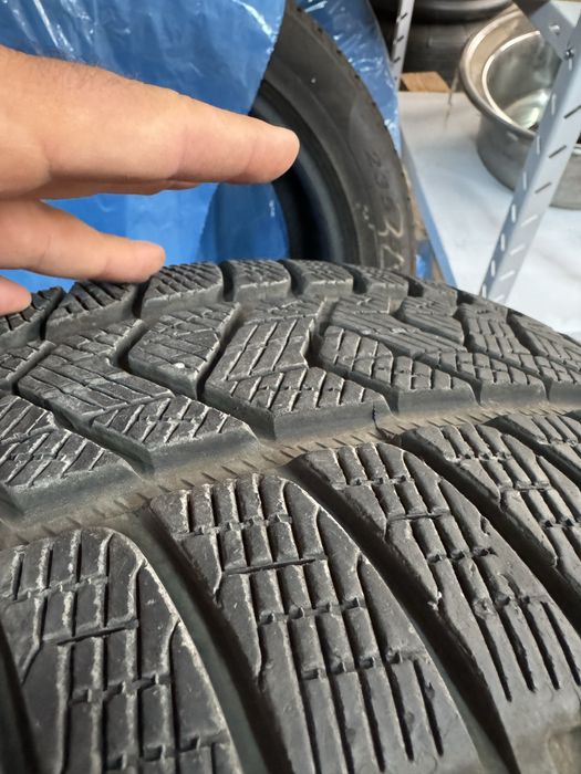 PIRELLI SCORPION Winter 235/50/19