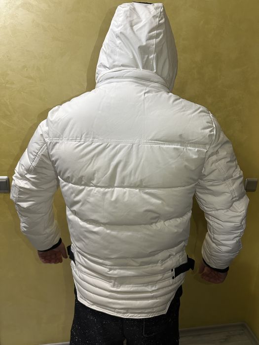 Продавам бяло зимно яке – отлично състояние