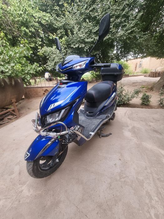 Skutr sotiladi.xolati yangi .qurulishga pul kerak.srochniy sotiladi.