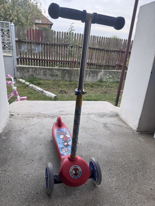 Trotineta Spiderman cu 3 roti