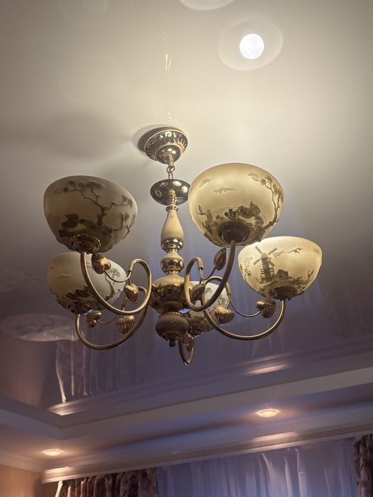 Продам люстру в отличном состоянии