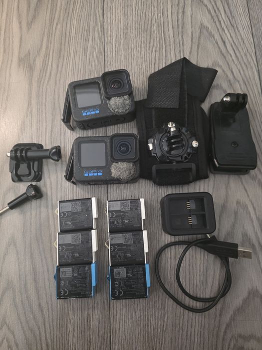 Vând 2 go pro hero 12