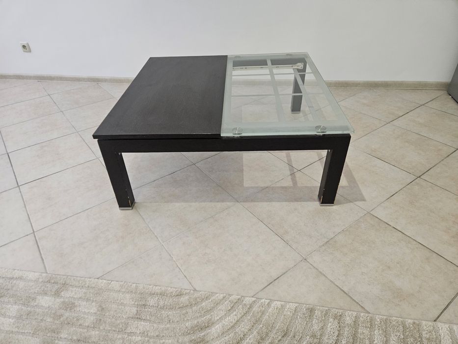 Холна маса от масив и стъкло