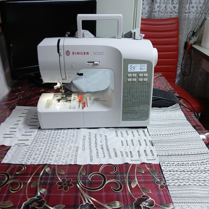 Masina de cusut SINGER SC220 cu butoniera automata dintr-un singur pas