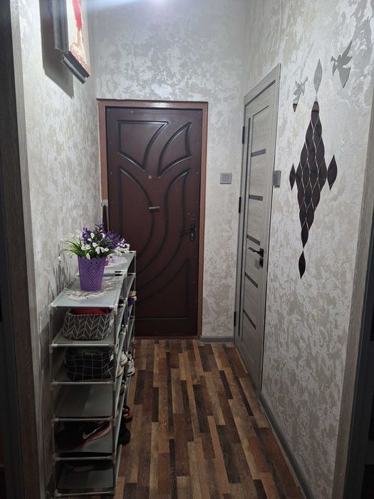 Продается квартира Мирзо Улугбек 3-х комнатная, 2 этаж, 4 этажный дом