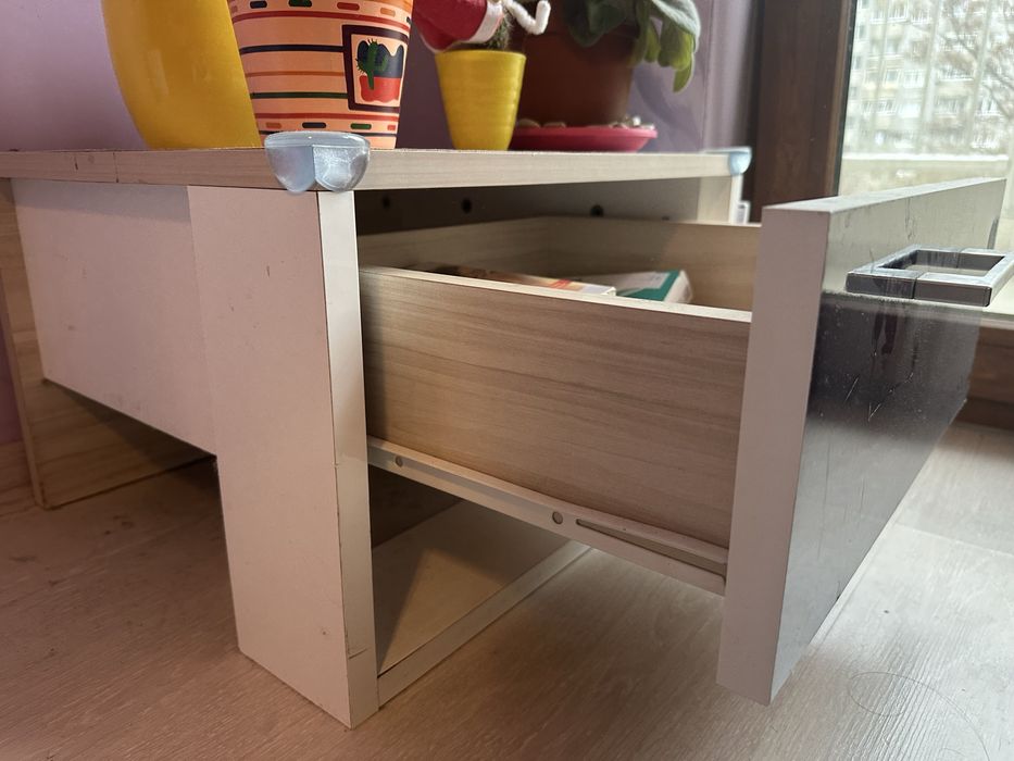 2 броя нощни шкафчета