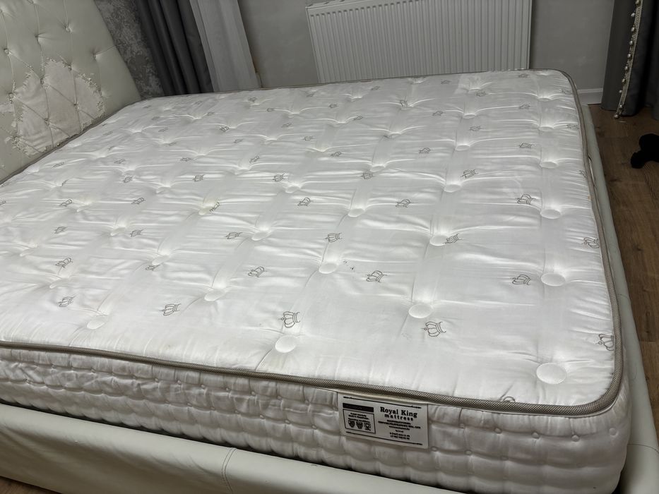 кровать с матрасом