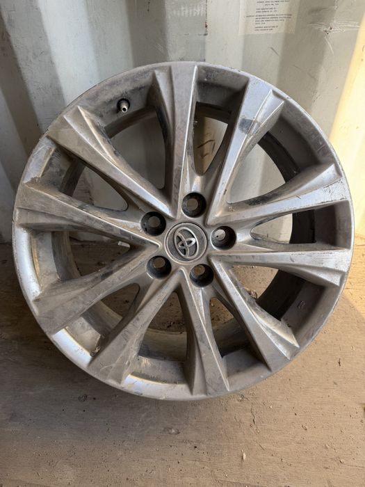 Продам диски R18.на RAV4