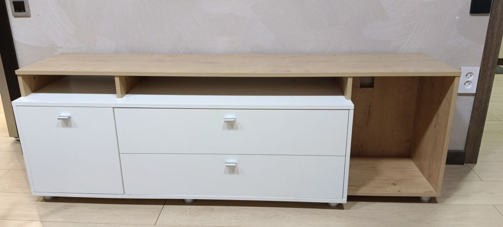 Тунба под телевизор с шкафом