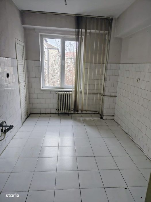 Apartament 3 camere de vanzare 2 bai Velenta