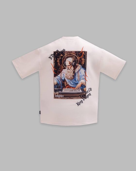 Страхотни тениски , овърсайз,  унисекс 
INFINGTER 
Най-висок клас материя и
изработка
Размери  S M L XL 2XL 
Всеки един артикул разполага с QRкод за
п