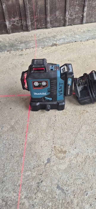 Nivela laser cu linii Makita SK700D