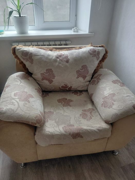 Мягкий уголок и подставка