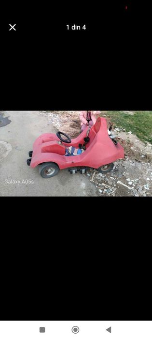 Vând două karturi la pachet unul de adulți și unul de copii