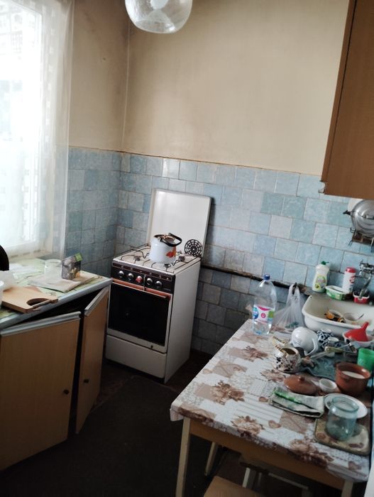 Продам С газом 3ком 2этаж 2этажки спутник15 среднее состояние в деревя