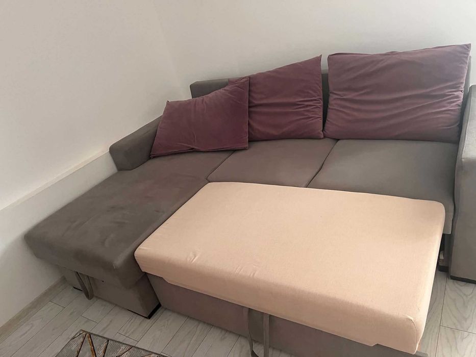 Vand coltar in stare buna 230cm ,si masa extensibila cu 6 scaune ,