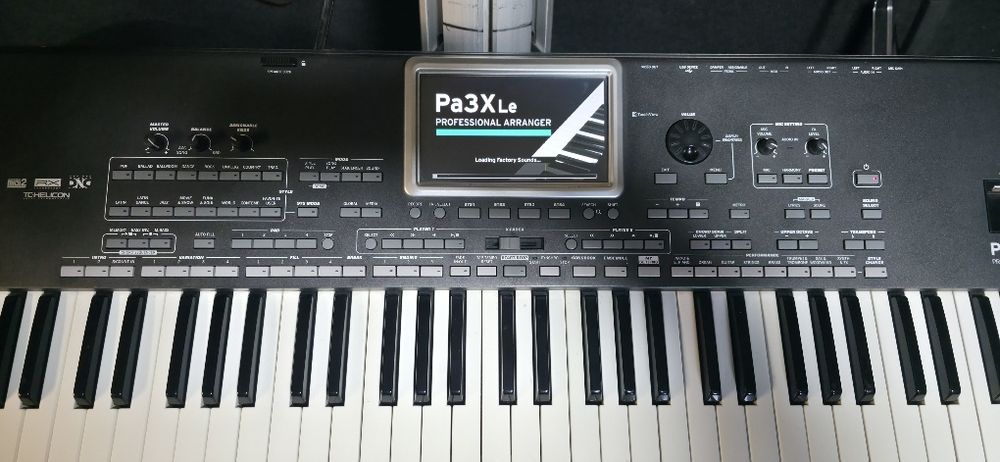 Korg PA 3Le 67 clape cu stativ pt doua clape