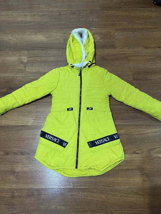 Продам куртку на 6,7 лет