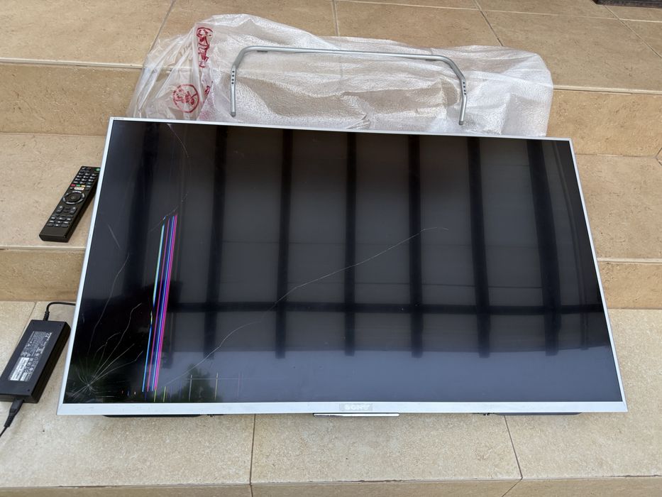 TV Sony Bravia KDL-43W756C display crapat
