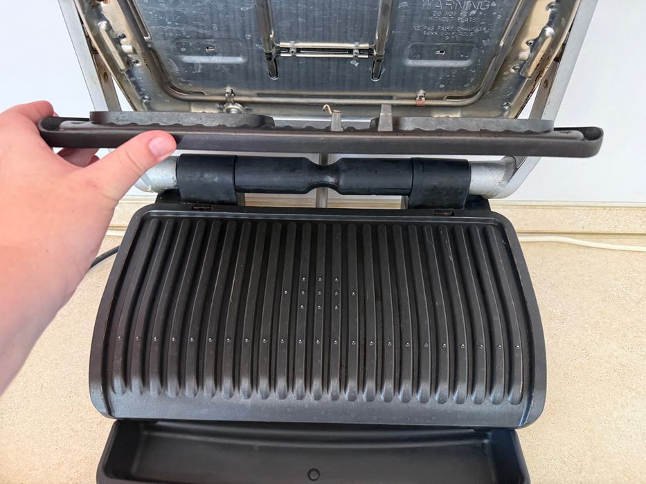 Vând optigrill perfect functional+ tava pentru copt