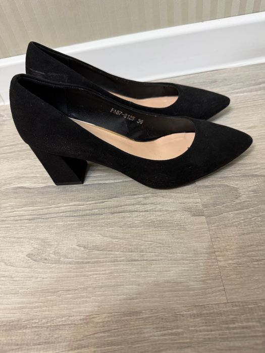 Продам туфли черные классика