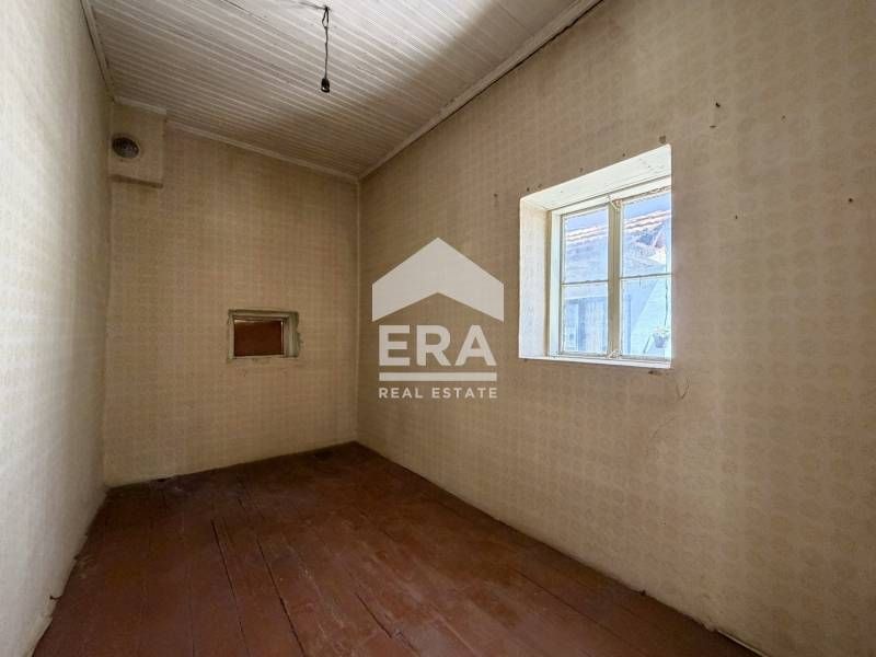 ЕКСКЛУЗИВНО! ЕРА Дръстър предлага за продажба къща с двор и отличен по