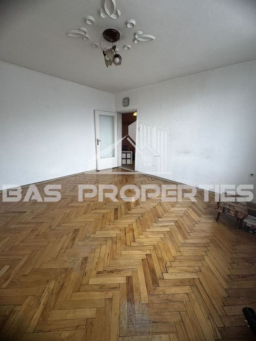 Продава се Двустаен апартамент в София, Света Троица - 57 кв.м за 2720 €/кв.м - Снимка #1
