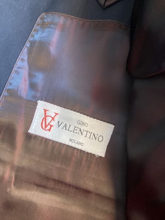 Продам строгий костюм Gino Valentino Milano