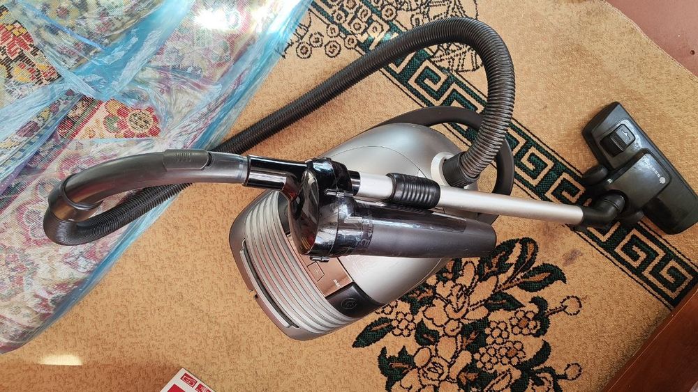 Продается Пылесос Beston