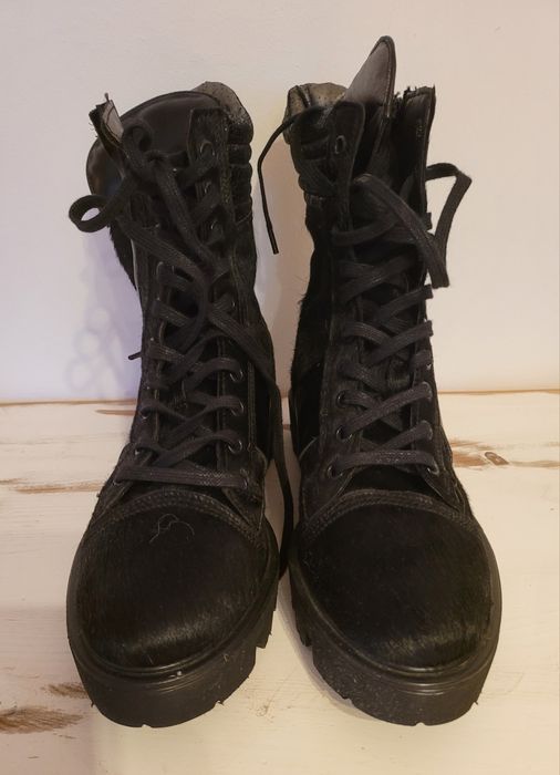 Намаление Италиански боти от кожа на пони с косъм 100лв Промо Цена!