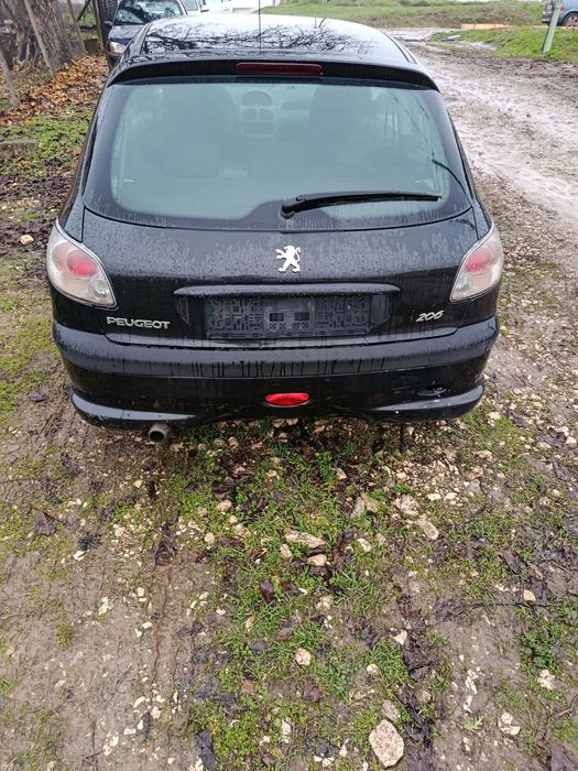 Продава се на Части Peugeot 206 1.4i
