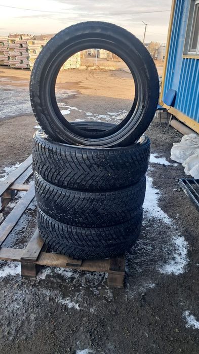 Шины зимние шипованные 235/55/20