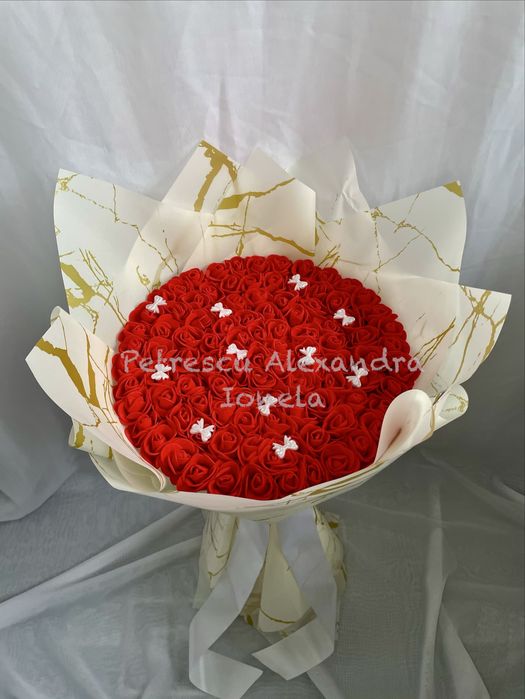 Buchet 101 trandafiri spuma