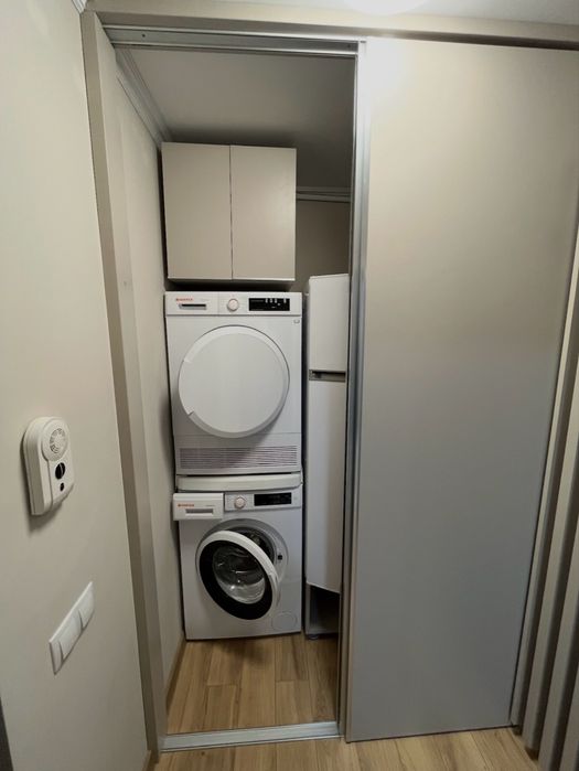 Ofer spre închiriere garsonieră recent renovată, situată în cartier Brosteni Buzau