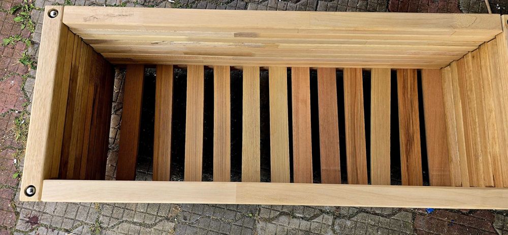 Jardiniere din lemn masiv