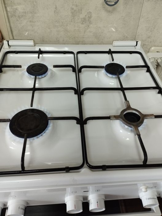 Продам газовую плиту