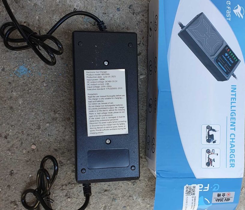 Зарядно 48V за триколки и електрически скутери