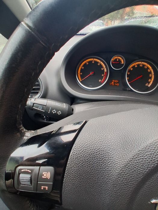 Opel corsa 2010 1.4 benzina