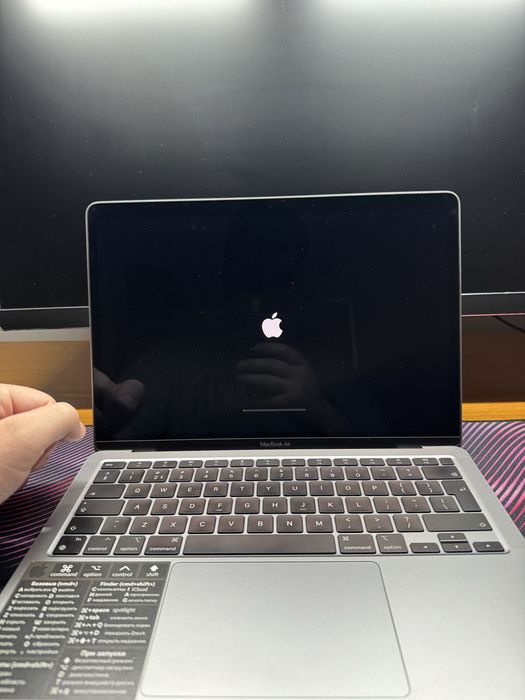 Продаю свой Macbook Air 13inch M1 8/256gb