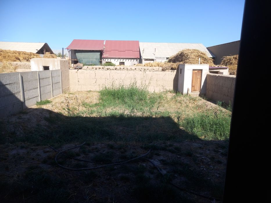 2 каватли ховли жой сотилади, ботмон бозор енида