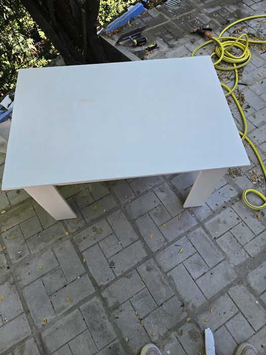 Ръчно изработена маса от дърво с декоративна мазилка