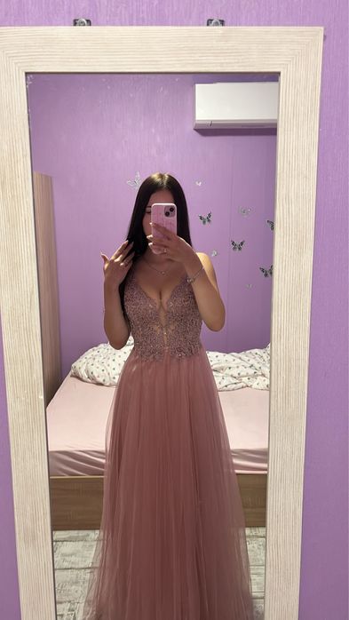 Бална рокля в розов цвят