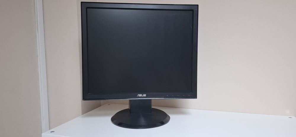 ASUS монитор 17 инча